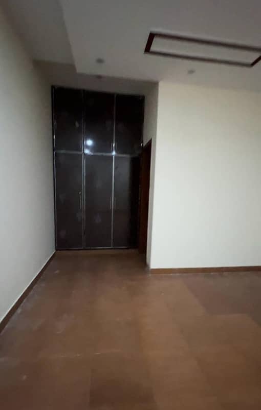 15 Marla Good Condition Upper Portion with Gas Available For Rent In Sukh Chayn Garden Near Bahria Town Lahore 3
