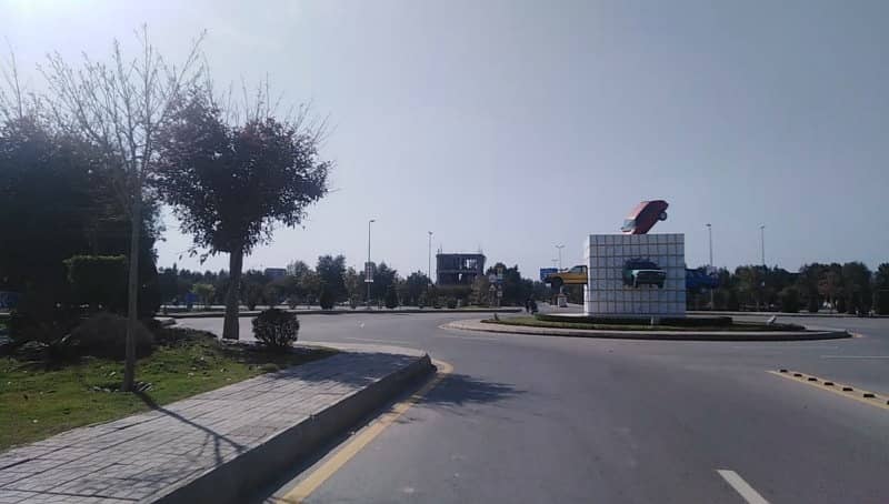10 Marla Commercial Plot For Sale In Lahore 1
