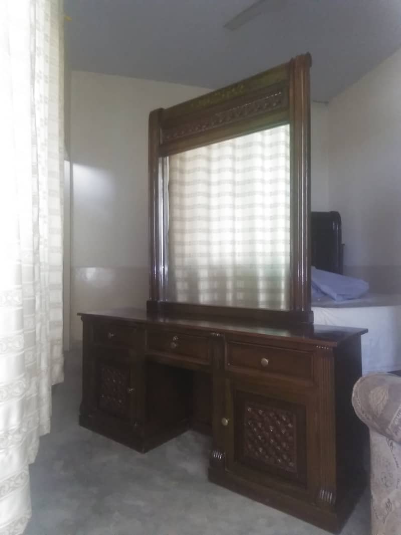 Double Bed + Dressing Table + 2 Side Tables 6