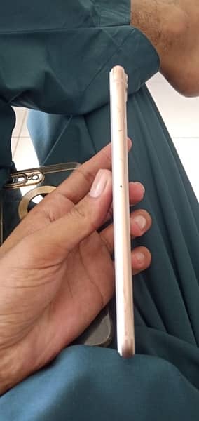 8 plus 64 gb goldan color 10/9 condition 2