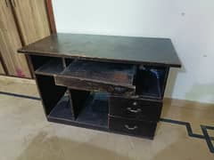 COMPUTER TABLE FOR SALE. 0
