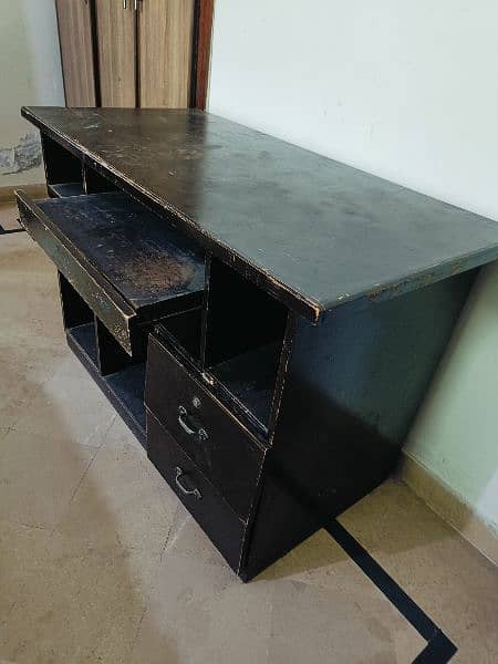 COMPUTER TABLE FOR SALE. 2