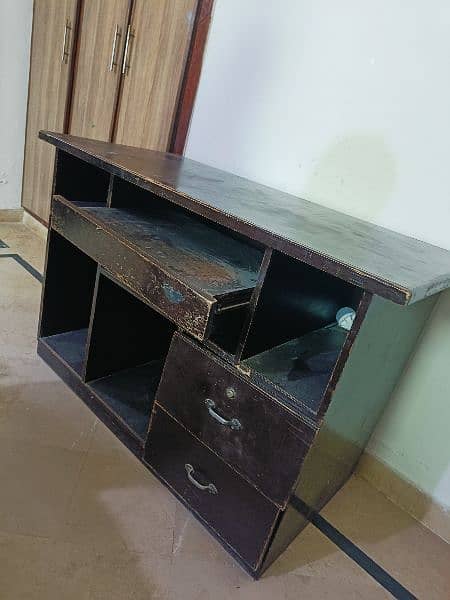 COMPUTER TABLE FOR SALE. 3