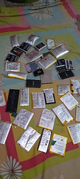 Scrap Batteries Sell Karrha hun Mai Mobile ki 3
