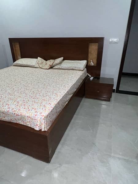 Bed Set with 2 side tables and dressing Table 1