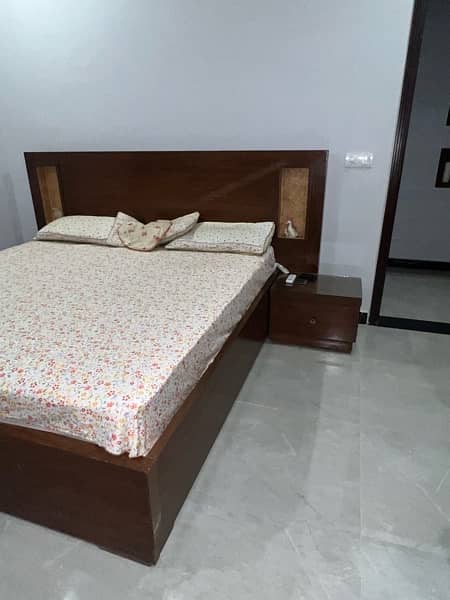 Bed Set with 2 side tables and dressing Table 5