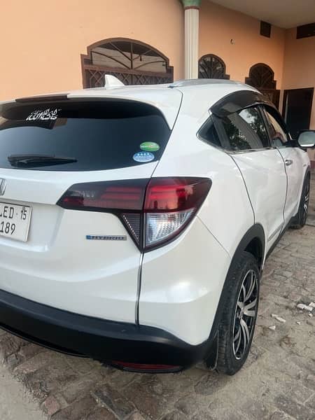 honda vezel 2015 import Lahore number hood condition 1