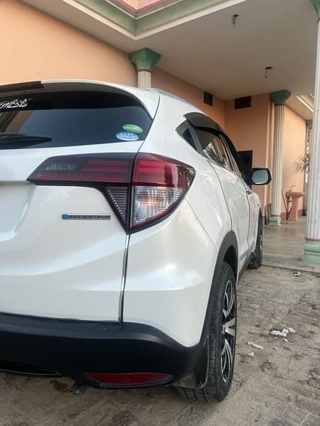 honda vezel 2015 import Lahore number hood condition 11