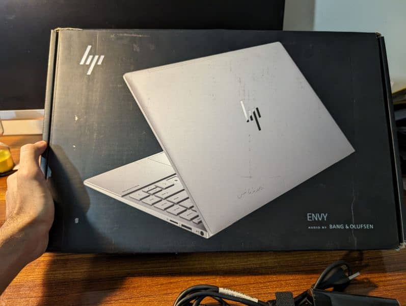 HP Envy 13 i5 11th Gen 8/256 GB with Original Box Charger 2