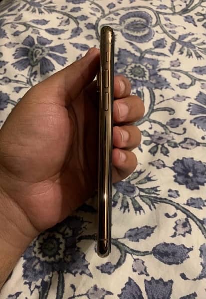 Iphone XS 64GB PTA Approved 4