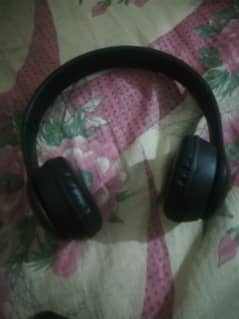 Headphones with Bluetooth. It's Wireless working as brand new