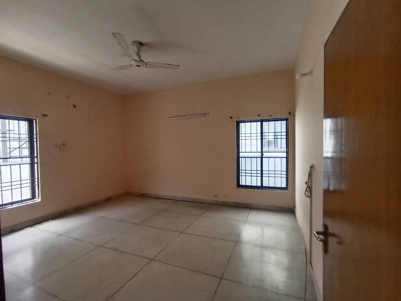 Prime Location 1KANAL LOWER PORTION Available For Rant In DHA Phase 2 Block T 6