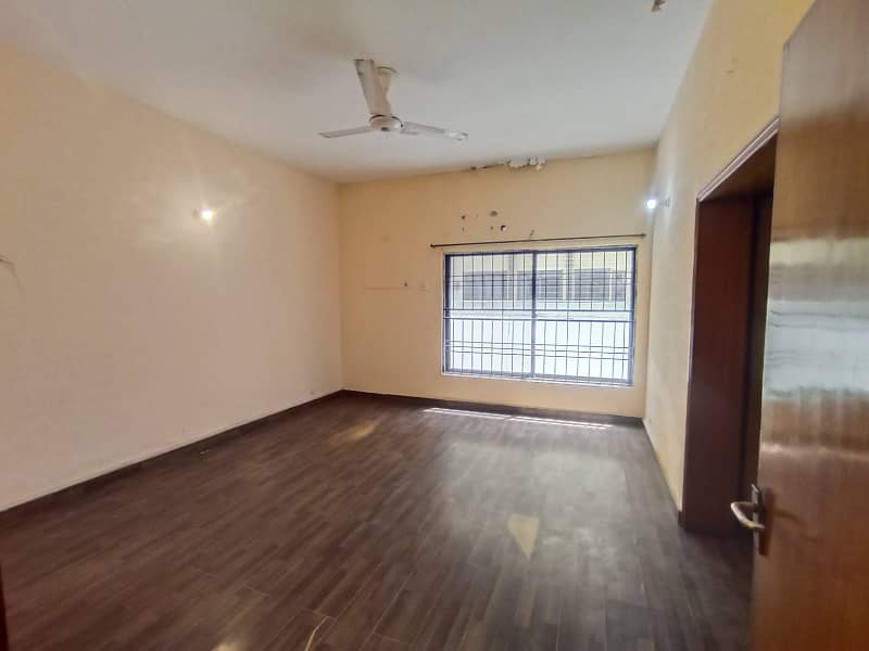 Prime Location 1KANAL LOWER PORTION Available For Rant In DHA Phase 2 Block T 8
