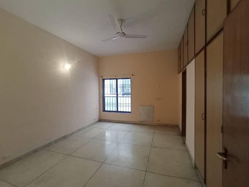 Prime Location 1KANAL LOWER PORTION Available For Rant In DHA Phase 2 Block T 10