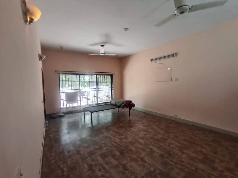 Prime Location 1KANAL LOWER PORTION Available For Rant In DHA Phase 2 Block T 17
