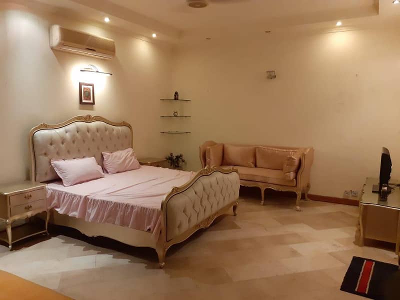 1 KANAL FULLY FURNISHED HOUSE AVAILABLE FOR SALE IN DHA PHASE 5 18