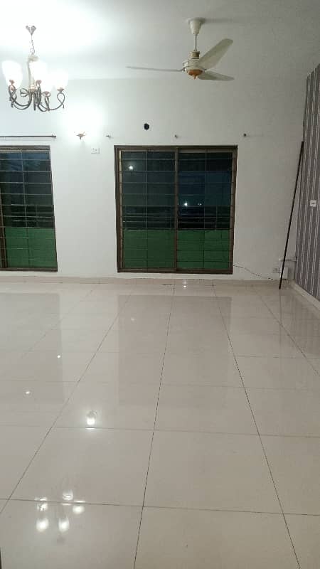 Apartment available for Rent in Askari 11 sec-B Lahore 3