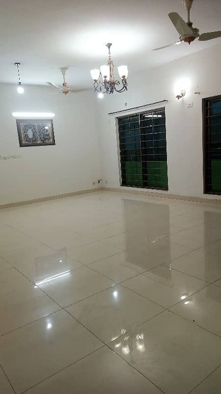 Apartment available for Rent in Askari 11 sec-B Lahore 18