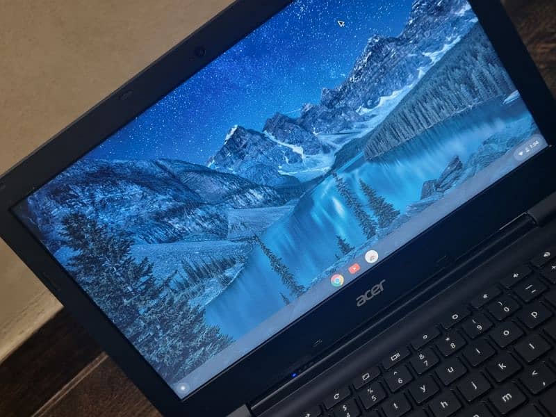 Acer c810 Chromebook 4 gb ram 13.3 inches display 4