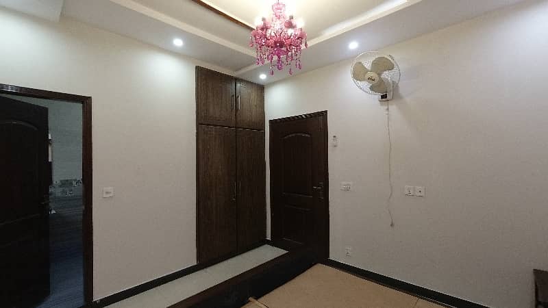 MODREN DESIGN 5 MARLA BRAND NEW FURNISHED HOUSE FOR SALE IN VERY REASOANBLE PRICE 2