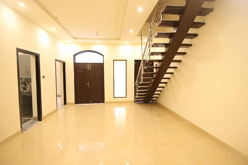 10 Marla House Available For Rent At Khayaban Colony 3 Medina Town 18