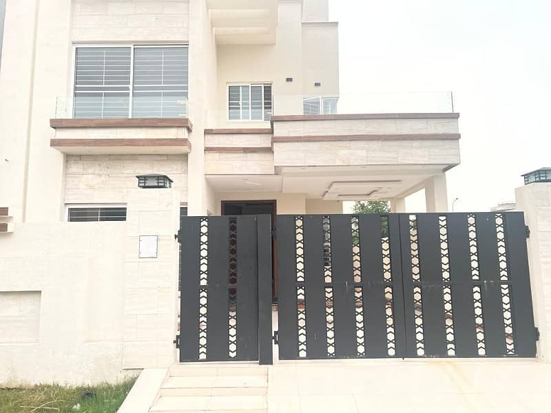 BRAND NEW 10 MARLA HOUSE FOR SALE IN VERY REASONABLE PRICE 2