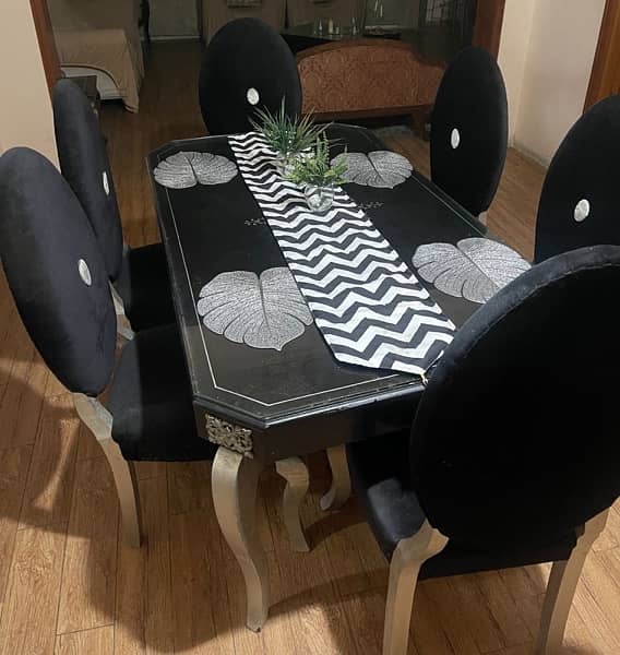DINING TABLE WITH 6 CHAIRS 2
