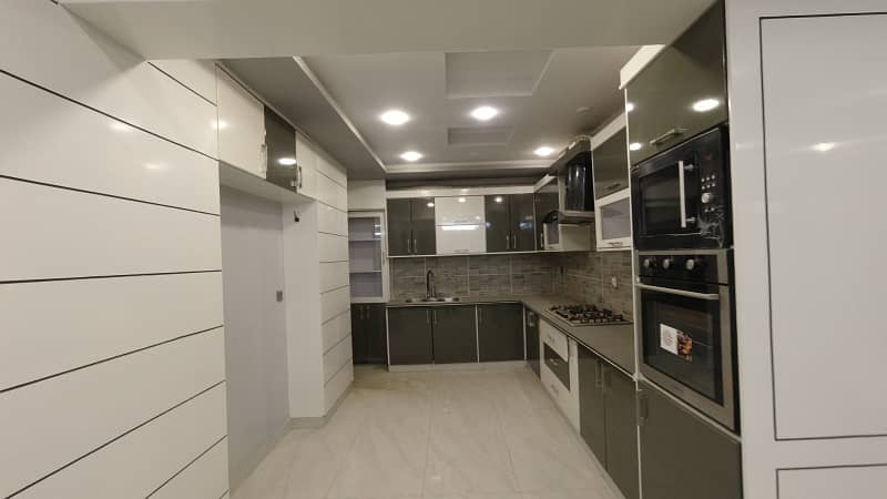 LEASED 4 BEDROOMS DRAWING ROOM LOUNGE KITCHEN FLAT ON MAIN SHAHRAH E FAISAL FOR SALE 8