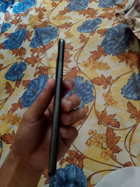 Realme 8 almost new condition not a single fualt 2