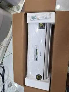 Gree ac and DC inverter 1.5ton my call or whatspp 0326---6041----840