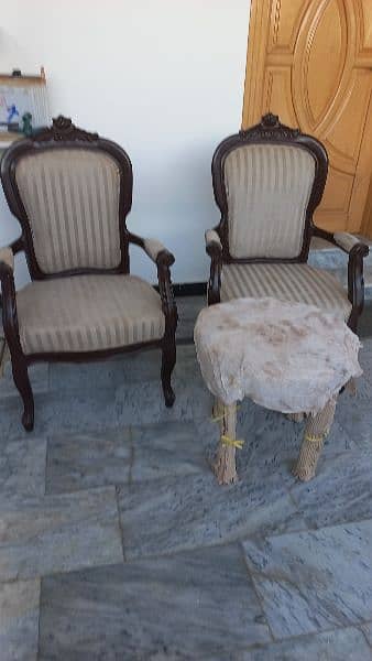 coffee table and chairs set 0