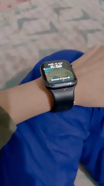 apple watch series 5 with complete accessories 0