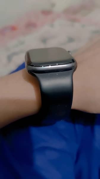 apple watch series 5 with complete accessories 3