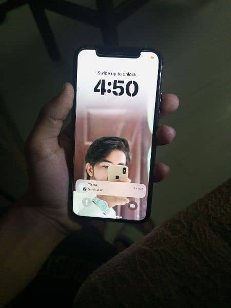 iPhone xs 64 GB 60k 4