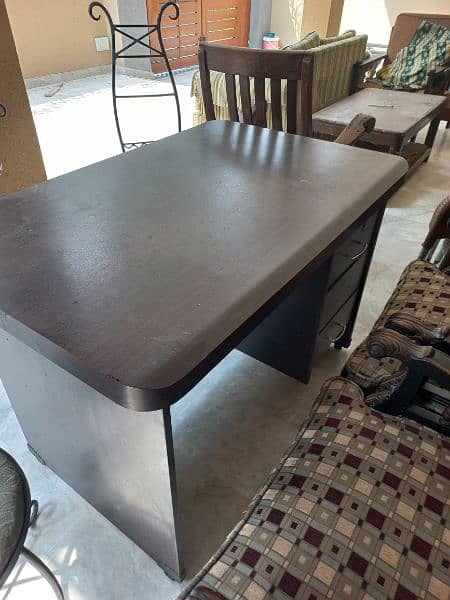 attractive 11/11 sale study table in Excellent condition 2