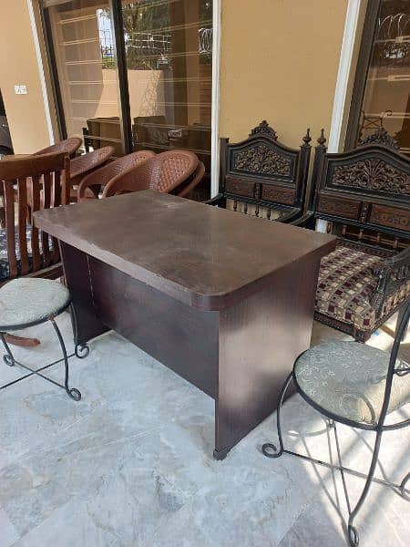 attractive 11/11 sale study table in Excellent condition 3