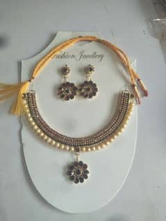 Very beautiful neckless with earing