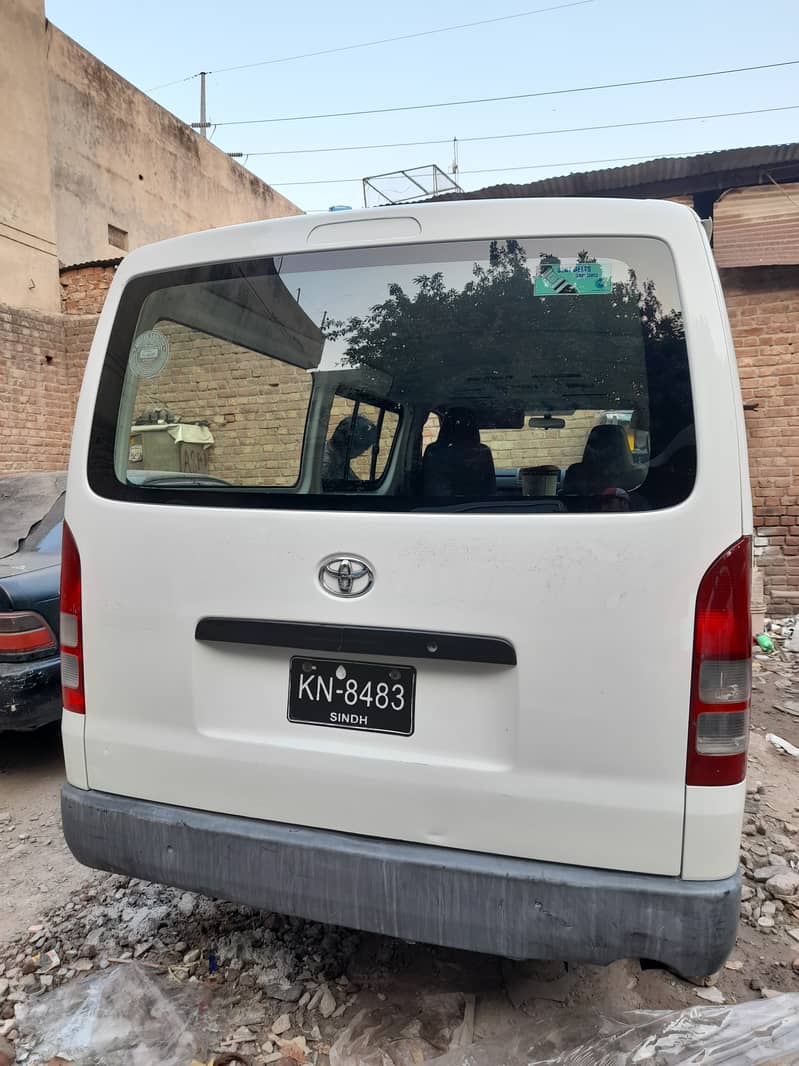 Toyota hiace 200 8