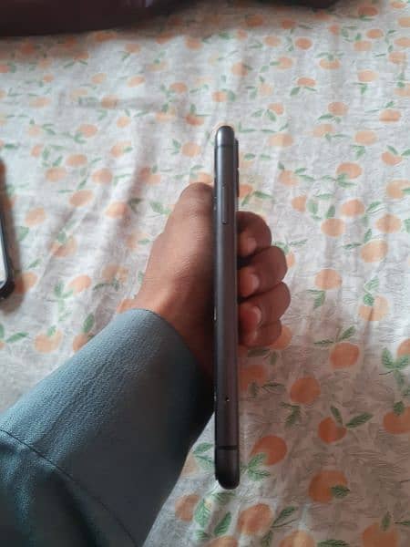 iphone 11 64 gb non-pta 4