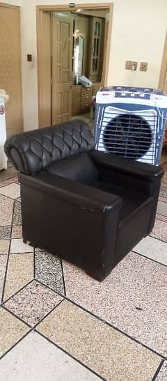 1 seater sofa leather black colour