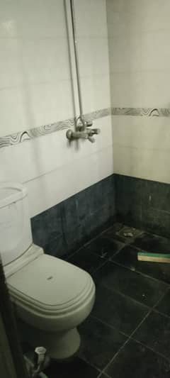 10 MARLA UPPER PORTION AVAILABLE FOR RENT( LOWER LOCK HAI) 0