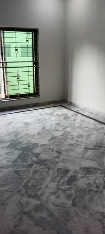 10 MARLA UPPER PORTION AVAILABLE FOR RENT( LOWER LOCK HAI) 2
