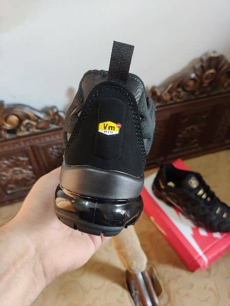 *Nike Air Vapormax* Plus Black Anthracite 1