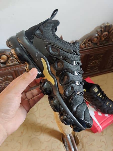 *Nike Air Vapormax* Plus Black Anthracite 3