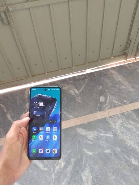 Infinix hot 40 pro ha 5 month used warranty ma ha 12 /256ha 1