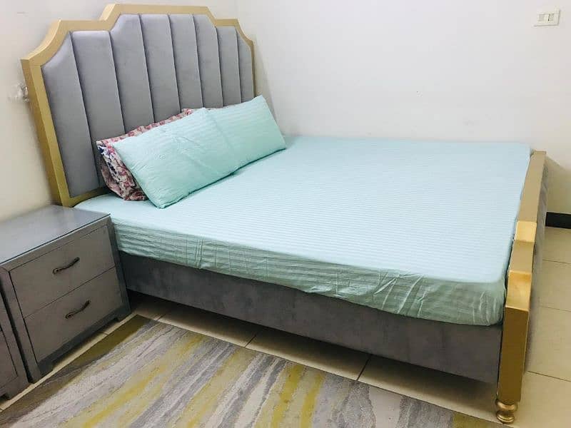 Modern King size Bed with side tables, dressing table 4