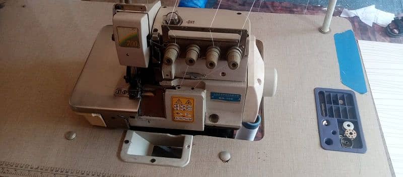 overlock machine QM700 and counter 2