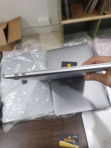 MACBOOK PRO 2019 CTO MODLE 15 INCH TOUCHBAR CORE I7 32GB RAM 512GB SSD 10