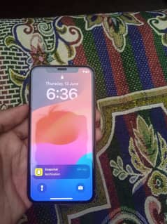 I phone xs 64 GB non pta water pack true tone on 0