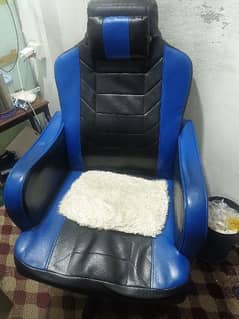 Boss Chair Like New / Office